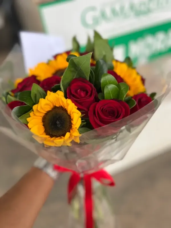 Buquê de Rosas e Girassol PREMIUM - Imagem 3