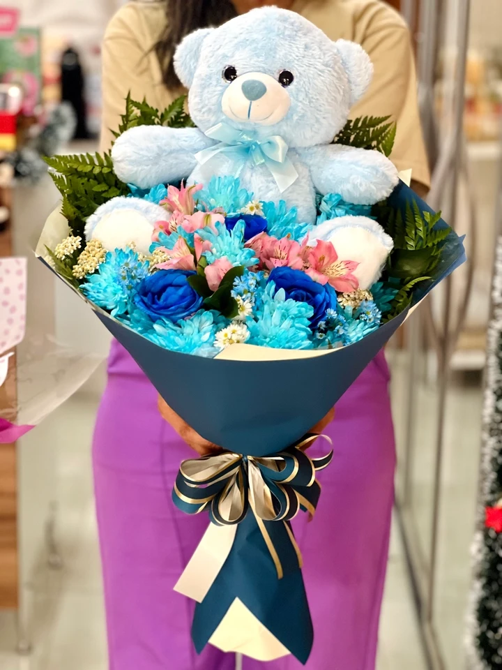 73c7f013987cf35977cda689d9853400 Buquê Encanto AZUL - Imagem 1