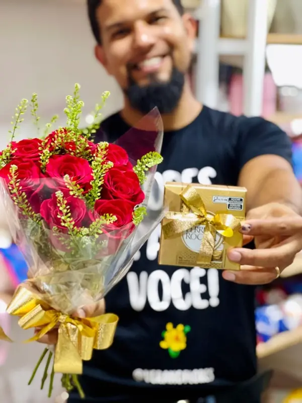 Buquê Minimalista com 8 Rosas e Ferrero Rocher T4 - Imagem 2