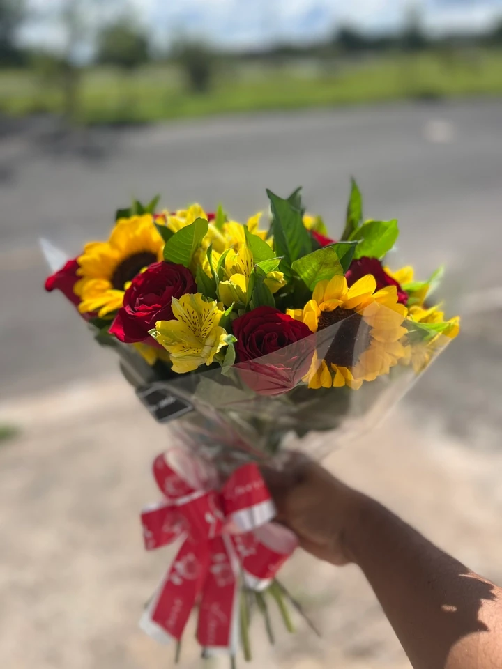 7975961d11651df700e99609a753f11d Rosas e Girassol - Imagem 1